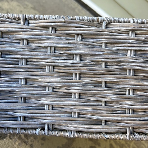 Perfect condition wicker basket - Picture 2 of 10